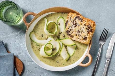 Courgettesoep met bospaddenstoelenpesto