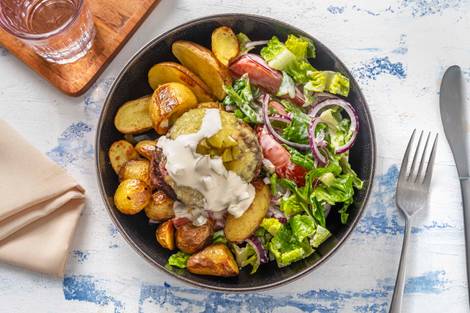Steak haché de veau et salade