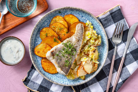 Seehecht aus dem Ofen auf Apfel-Porree-Bett