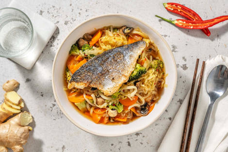 Soupe de nouilles udon et filet de merlu