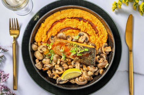 Honig-Lachsfilet auf Ingwer-Miso-Süßkartoffelpürree