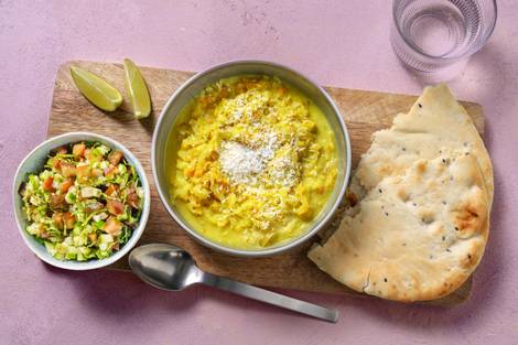 Dahl et salsa rafraîchissante avec pain naan