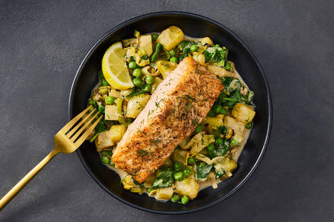 Dill-Garlic Salmon with Creamy Leeks, Spinach and Potatoes