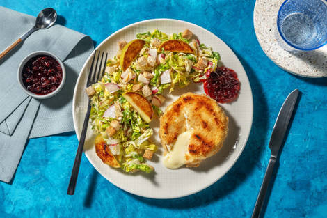 Panierter Camembert mit gebratenem Apfel