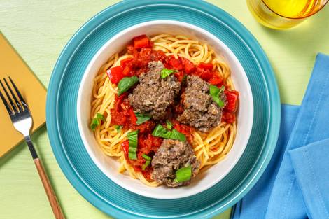 Spaghetti mit Hacktätschli in Tomatensauce