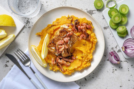 Kabeljauwfilet met zoete-aardappelpuree en spekjes