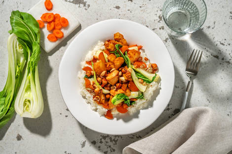 Aiguillettes de poulet en sauce sucrée et riz à l’ail