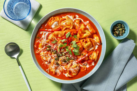 Ricotta-Tortellini in Paprika-Tomaten-Suppe