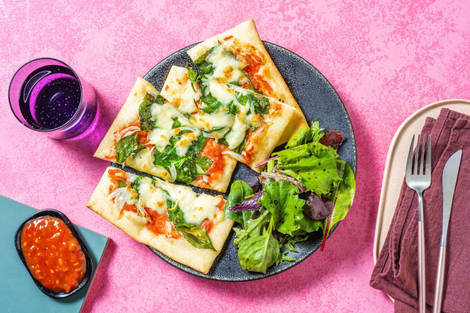 Sauerteig Pinsa mit Blattspinat & Tomatendip