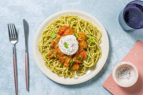 Spaghetti Burrata mit selbstgemachtem grünen Pesto