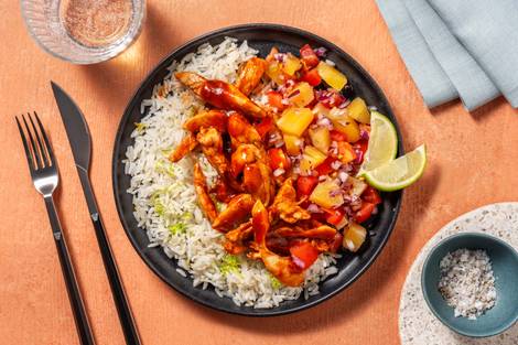 Hawaii Bowl mit veganem BBQ Filetstücken auf Reis