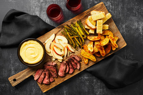 Beef Tenderloin & Cheddar-Gouda Fondue