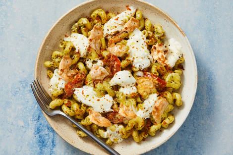 Chicken & Pesto Cavatappi with Burrata
