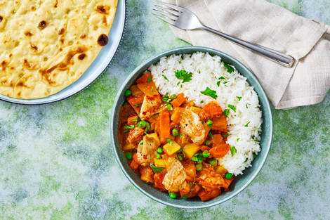 Aloo Matar with Chicken & Garlic Naan