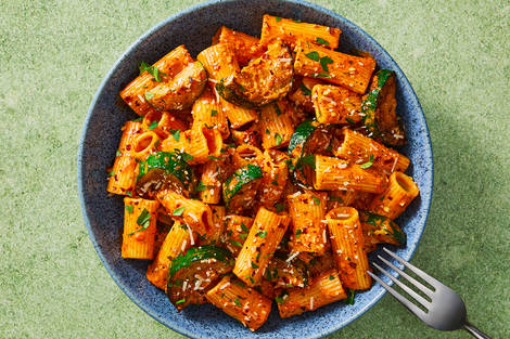 Rigatoni with Creamy Roasted Pepper Pesto 