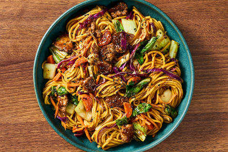 Nouilles style chow mein au sésame et aux arachides