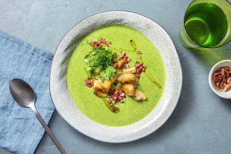 Aardappel-preivelouté met tuinkers en spek