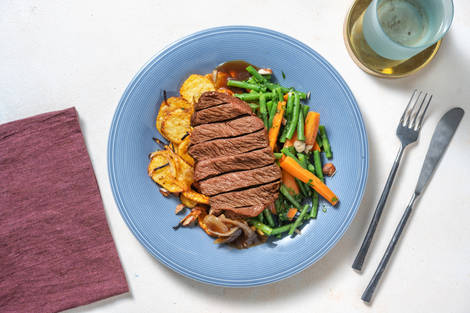 Bio-Rinderhüftsteak in brauner Zwiebelsoße