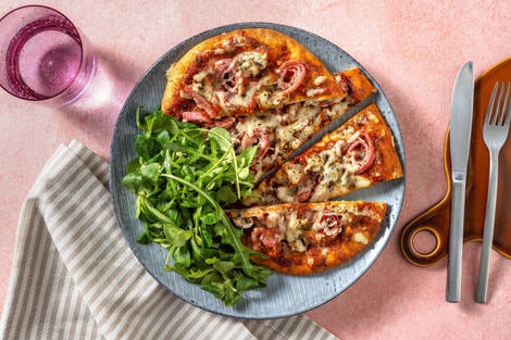 Pizza Reine sur pain naan & salade