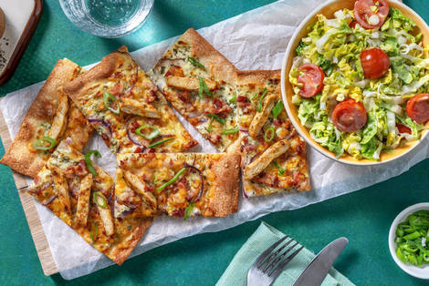 Flammkuchen mit Basilikumschmand & Hähnchen