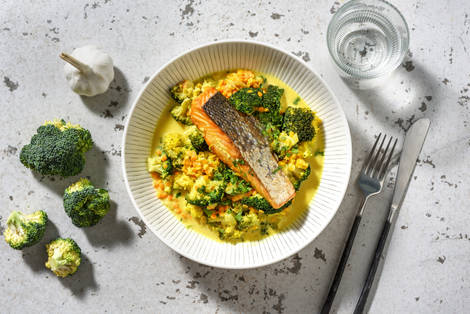 Bowl de lentilles corail au saumon & brocoli