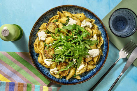 Pasta pesto met courgette en mozzarella