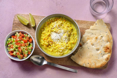 Dahl et salsa rafraîchissante avec pain naan