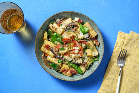 Cremet prosciuttopasta med kyllingebrystfiletstrimler