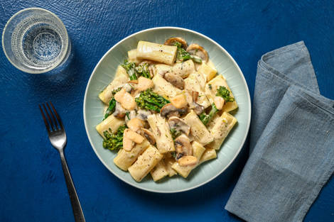Quick Creamy Truffle Meat-Free Chicken and Mushroom Rigatoni 