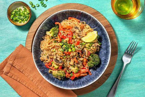 Glasnudeln in Miso-Erdnuss-Soße mit Zucchini