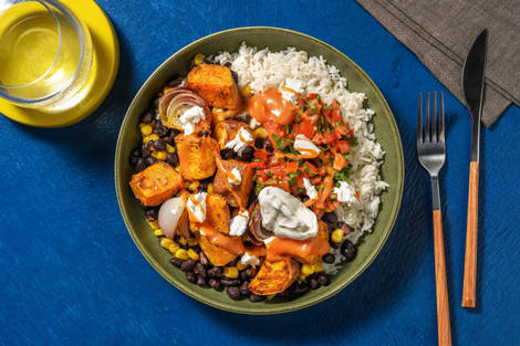 Peruaans geïnspireerde rijstbowl met zoete aardappel