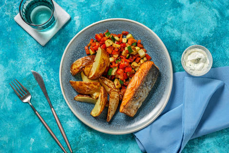 Filet de saumon, mayonnaise à l'aneth et pommes de terre rôties