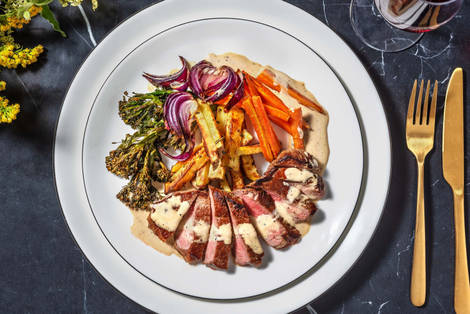 Pannstekt ryggbiff och krämig pepparsås