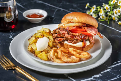 Amerikansk "cowboyburger" og BBQ-saus