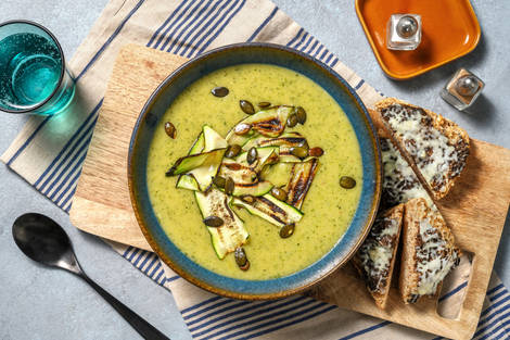 Soupe de courgette & graines de courge grillées