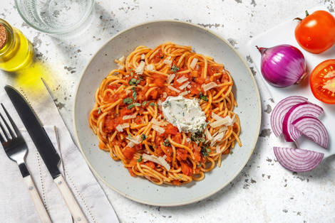 Eenpansspaghetti met tomatensaus