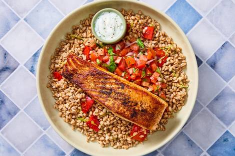 Bols de farro et de double saumon au chipotle