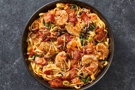 Puttanesca aux crevettes et au bacon