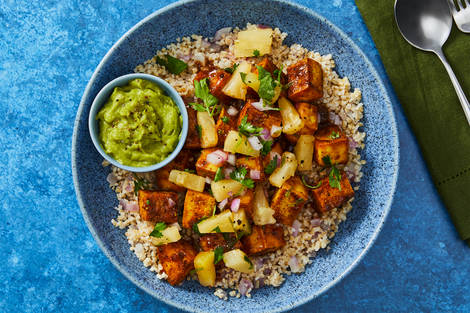 Bols de tofu à la sauce jerk à la mangue