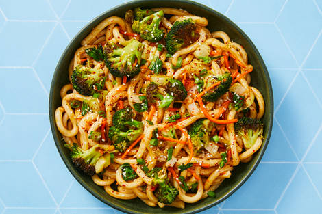 Spicy Gochujang Noodles with Broccoli & Carrots
