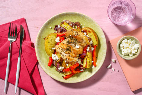 Pollo asado con patatas y queso griego