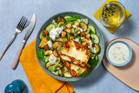 Green Goddess Salad mit Kiwi mit extra Bio-Halloumi