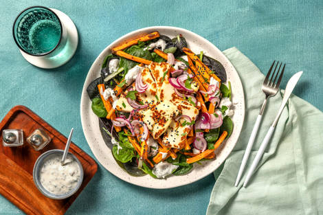 Bol mediterráneo de verduras y queso estilo chipriota