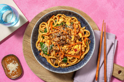 Noodles ai funghi e gamberi stile japchae