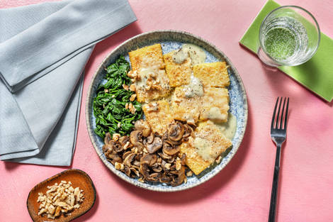 Polenta paesana al Gorgonzola Dop, scamone e funghi