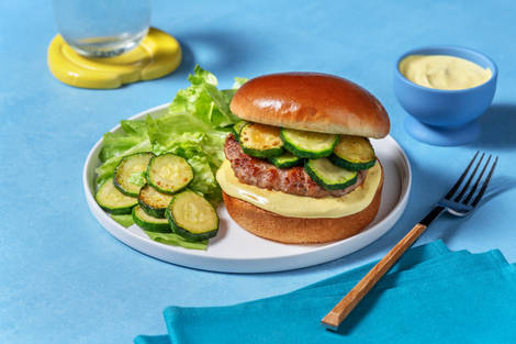 Curry burger di pollo e salsa yogurt