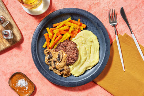 Hamburger met portobello-roomsaus