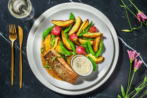 Stekt lax i citron- och smörsås