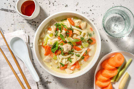 Udon au poulet épicé & bouillon coco