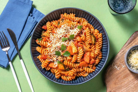 Fusilli en sauce au pesto rouge
